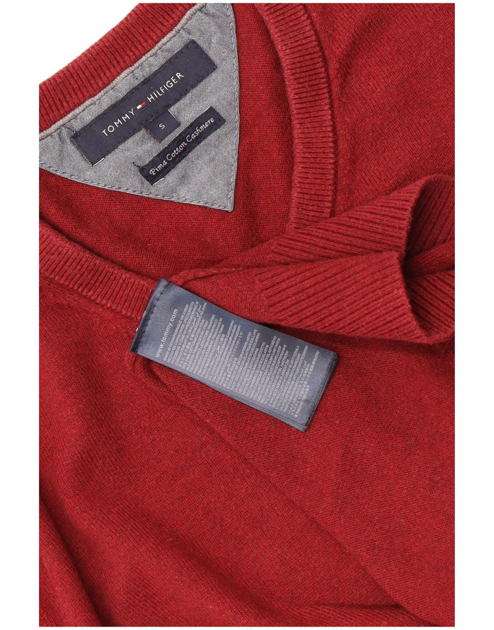 Ανδρικό πουλόβερ Tommy Hilfiger με V λαιμόκοψη, μικρό κόκκινο βαμβακερό