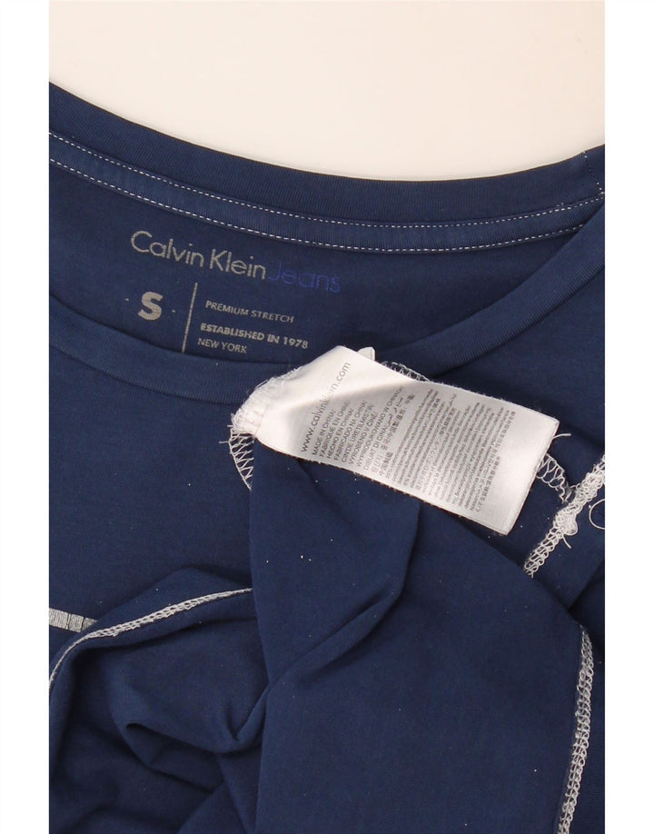 Γυναικείο γραφικό μπλουζάκι CALVIN KLEIN JEANS Τοπ 10 μικρού μεγέθους γαλάζιο από βαμβάκι