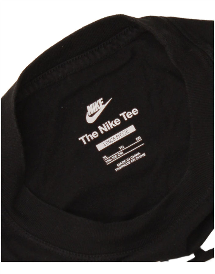 Γραφικό T-shirt NIKE Girls Loose Fit Crop 13-14 ετών XL μαύρο