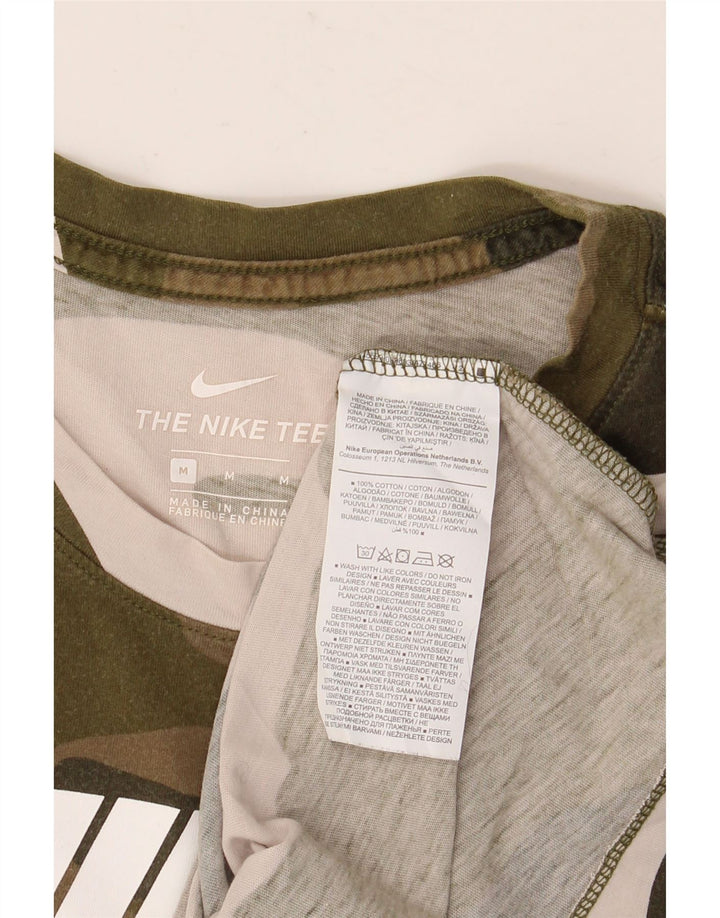 Ανδρικό γραφικό μπλουζάκι NIKE, μεσαίο χακί, βαμβακερό καμουφλάζ