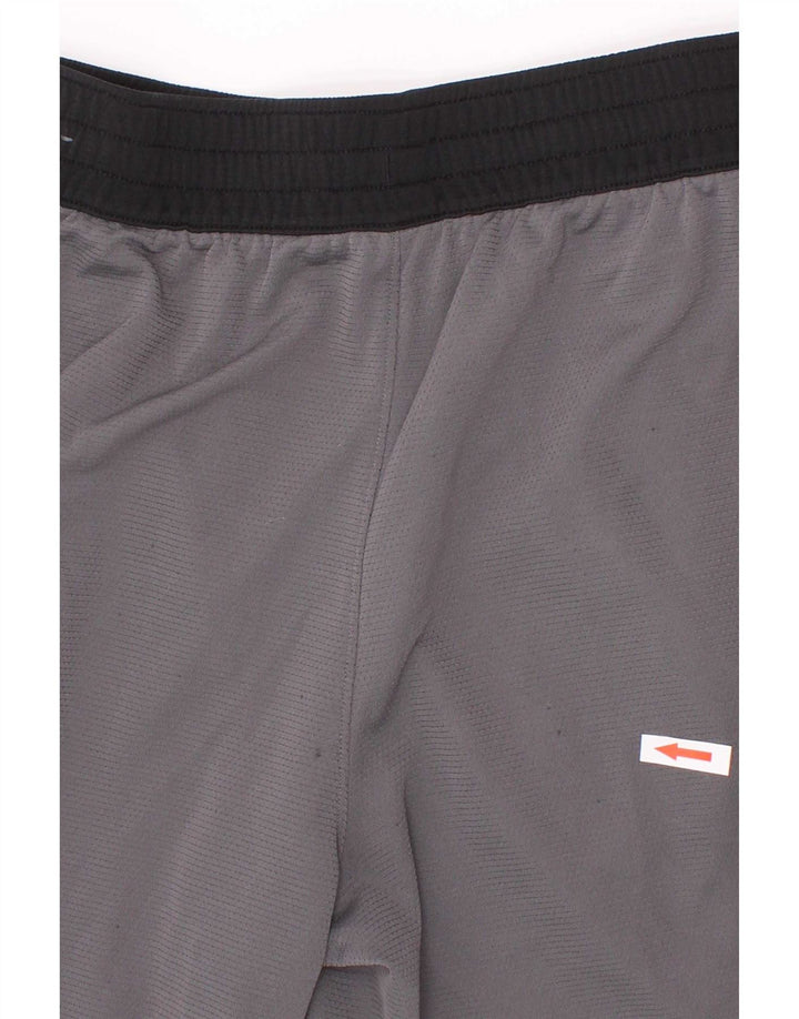 Γραφικό αθλητικό σορτς Nike Boys Dri Fit 12-13 ετών μεγάλο γκρι πολυεστέρα