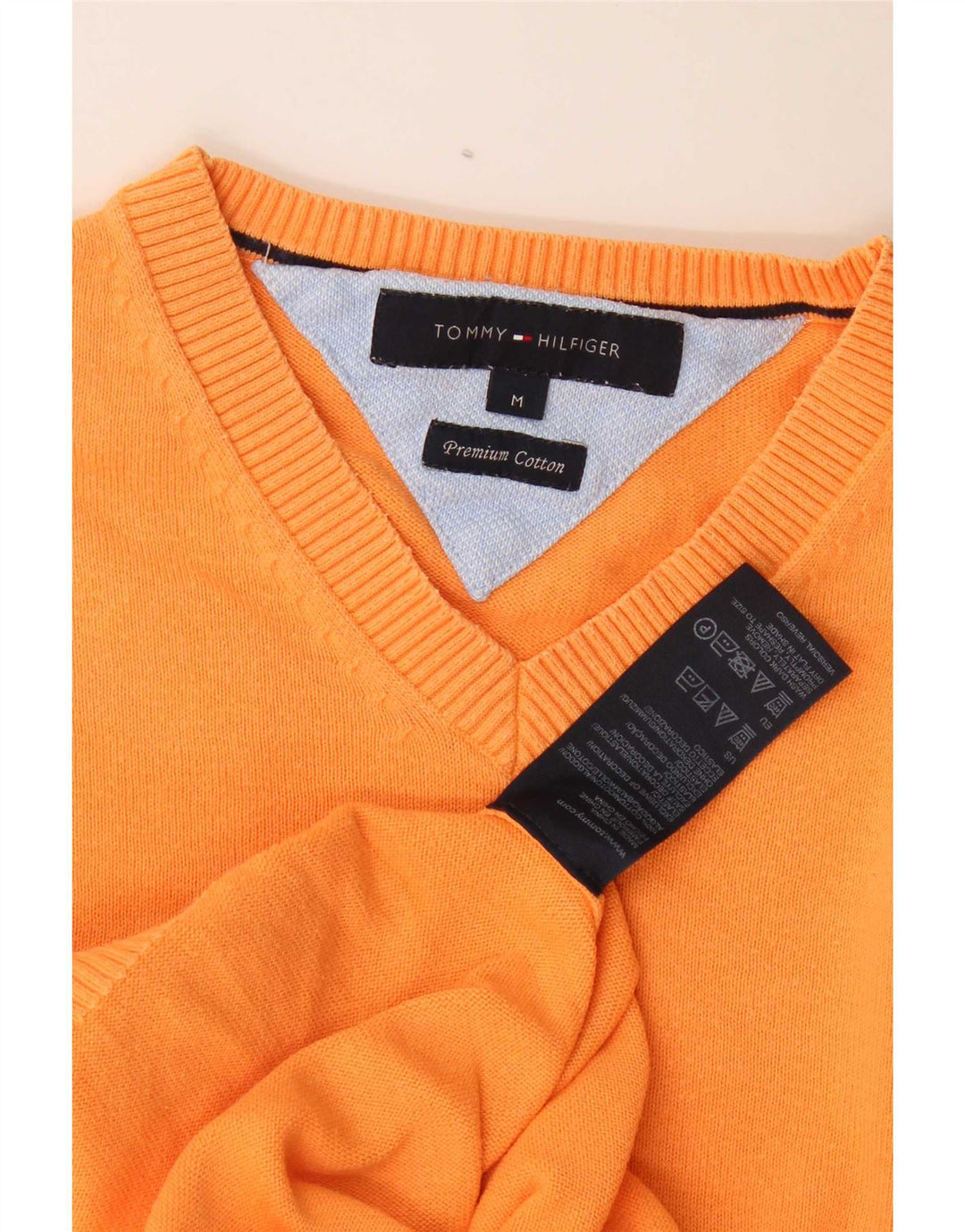 Ανδρικό πουλόβερ Tommy Hilfiger με V λαιμόκοψη, μεσαίο πορτοκαλί βαμβακερό