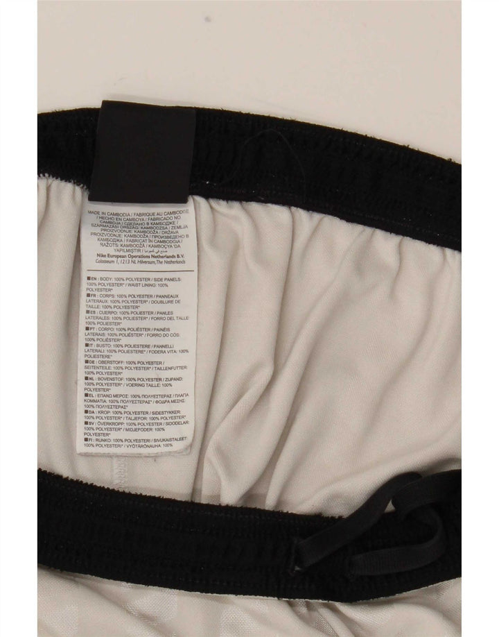 Ανδρικό αθλητικό σορτς Nike Dri Fit σε μεγάλο λευκό χρώμα από πολυεστέρα