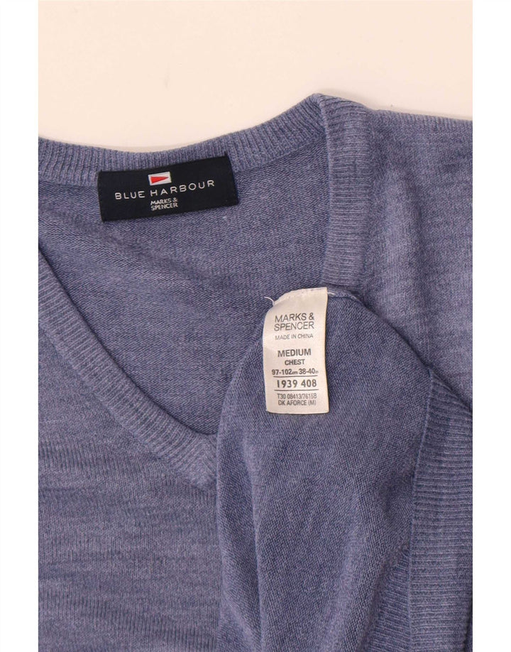Ανδρικό πουλόβερ Marks & Spencer Blue Harbor με λαιμόκοψη με λαιμόκοψη σε μεσαίο μπλε φλύκταινα