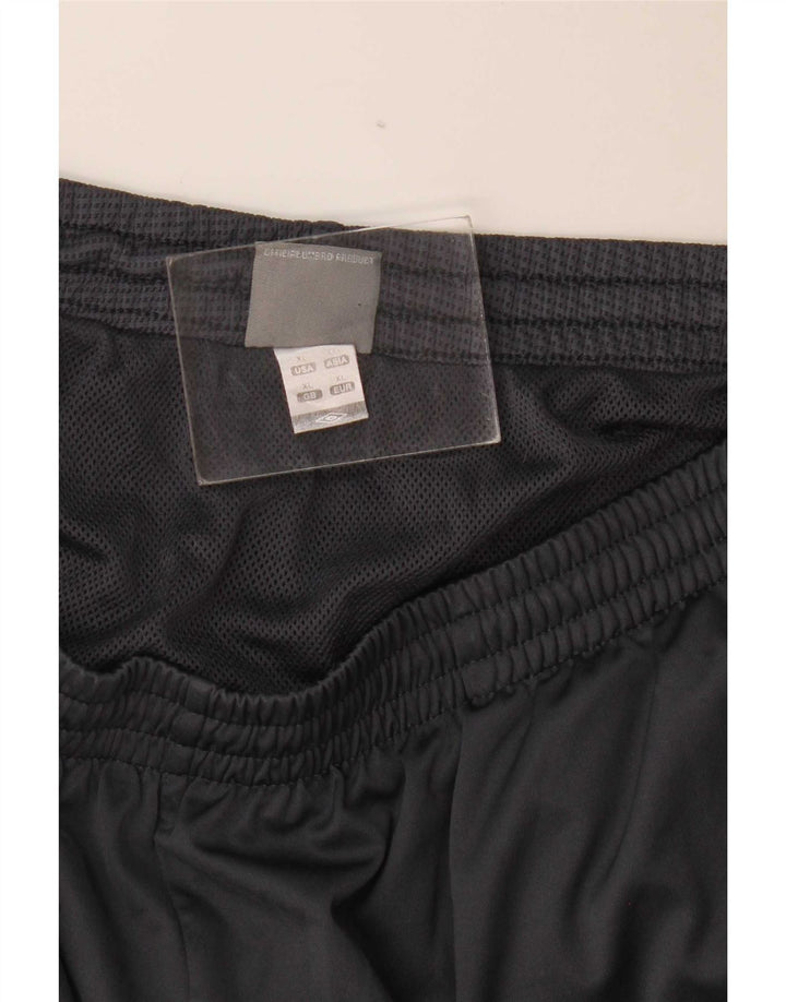 Ανδρικό αθλητικό σορτς Umbro γκρι χρώματος XL