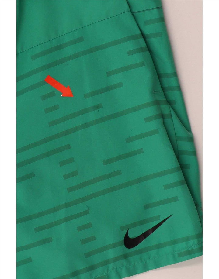 Ανδρικό αθλητικό σορτς Nike Dri Fit Μικρό πράσινο ριγέ πολυεστέρα
