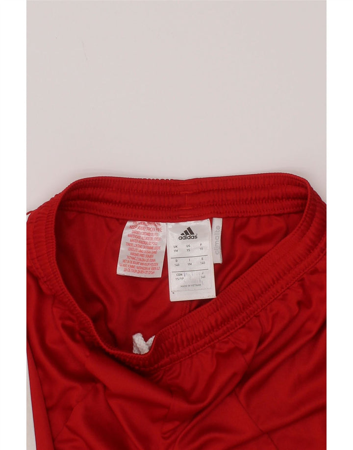Αθλητικό σορτς Adidas Boys Climalite 9-10 ετών, μεσαίο κόκκινο χρώμα