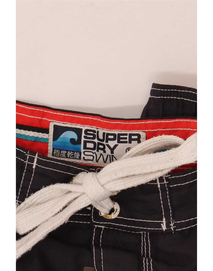 Ανδρικό γραφικό σορτς κολύμβησης Superdry με μεσαίο μπλε ναυτικό πολυεστέρα