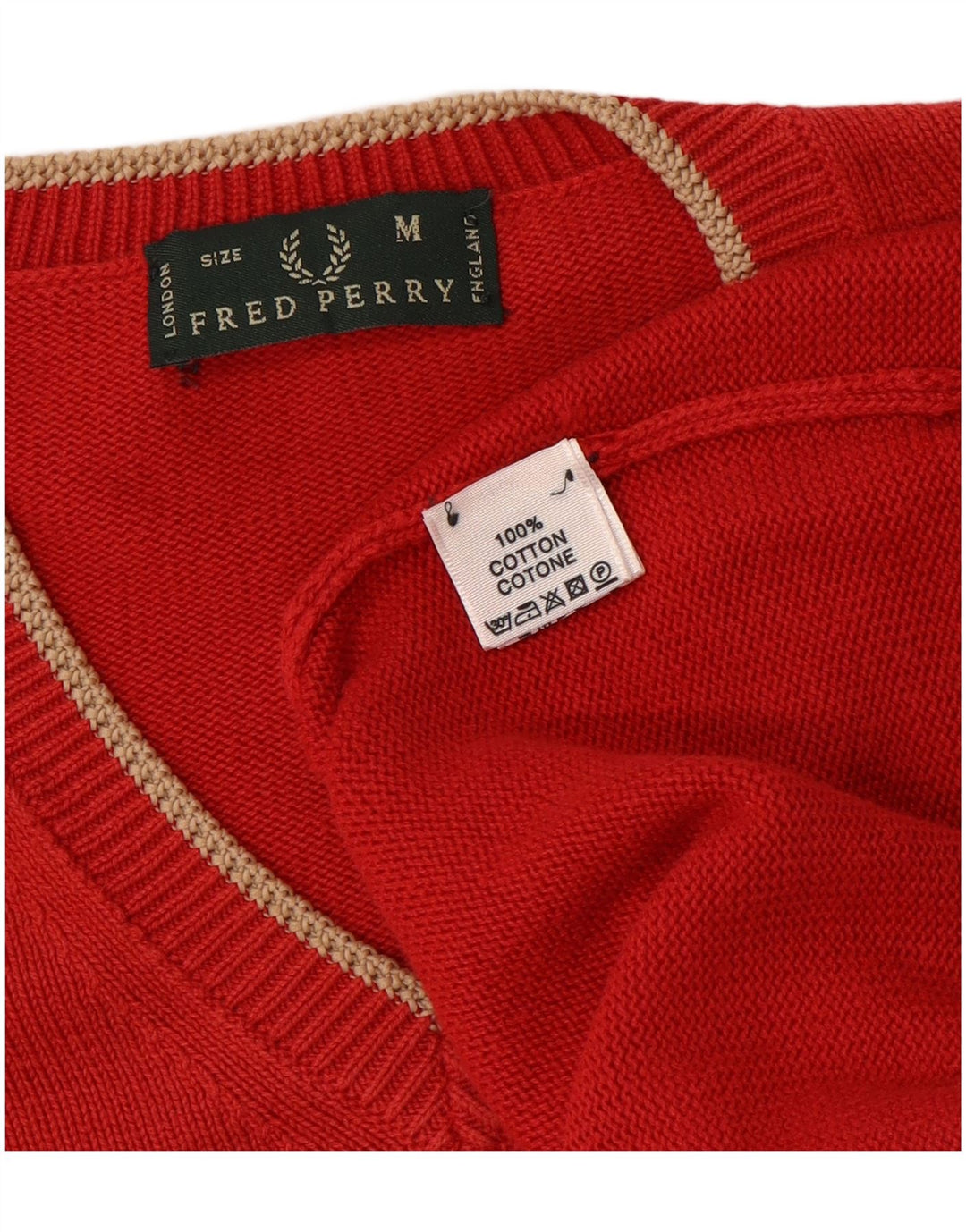 FRED PERRY Ανδρικό πουλόβερ με λαιμόκοψη με V λαιμόκοψη Μεσαίο κόκκινο βαμβακερό