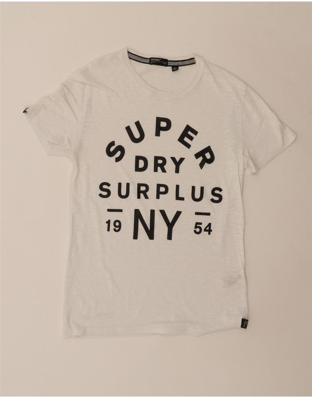 Ανδρικό γραφικό μπλουζάκι SUPERDRY Τοπ μεσαίο λευκό βαμβακερό