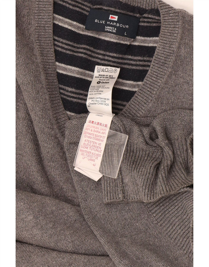 Ανδρικό πουλόβερ Marks & Spencer Blue Harbor με λαιμόκοψη με λαιμόκοψη σε μεγάλο γκρι βαμβάκι