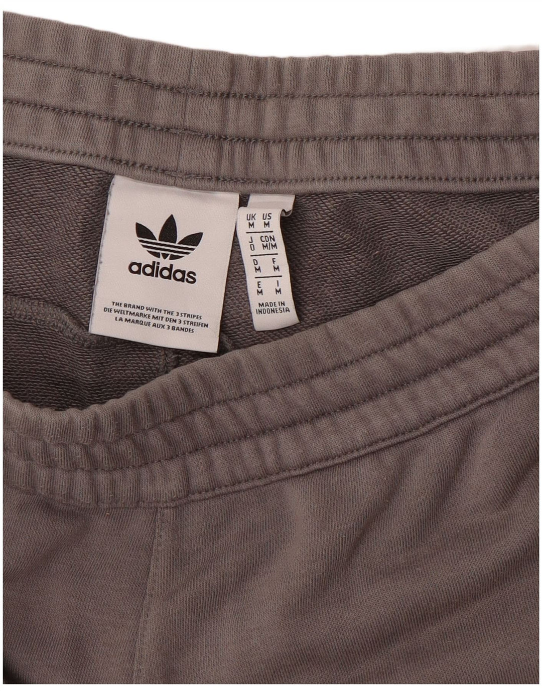 Ανδρικό αθλητικό σορτς Adidas με γκρι χρώμα