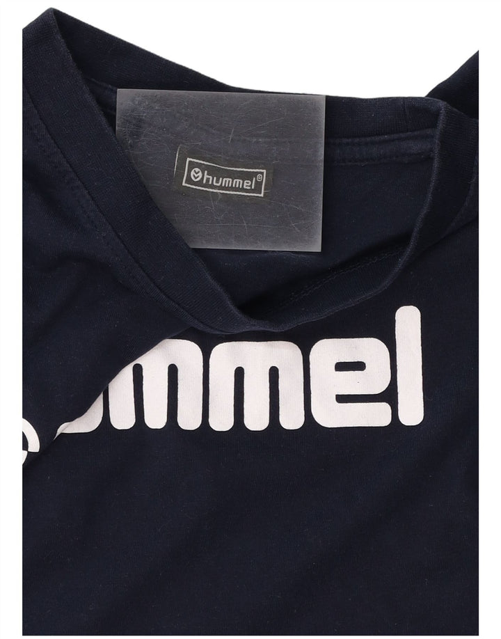 Ανδρικό γραφικό μπλουζάκι HUMMEL Top από μεσαίο μπλε ναυτικό βαμβακερό