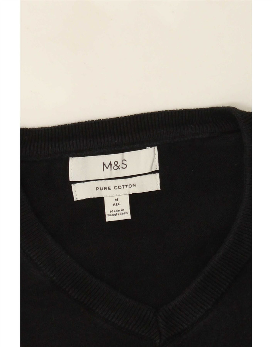 Ανδρικό πουλόβερ Marks & Spencer με V λαιμόκοψη, μεσαίο μαύρο βαμβακερό
