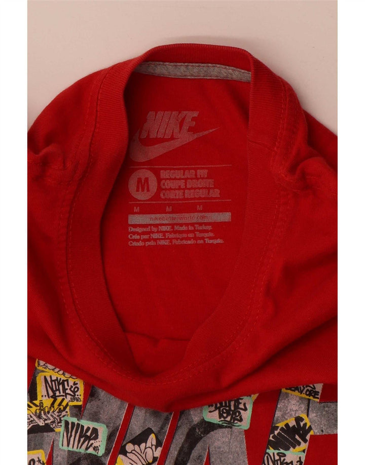 Ανδρικό μπλουζάκι με γραφικά Nike Regular Fit Top Μεσαίο κόκκινο