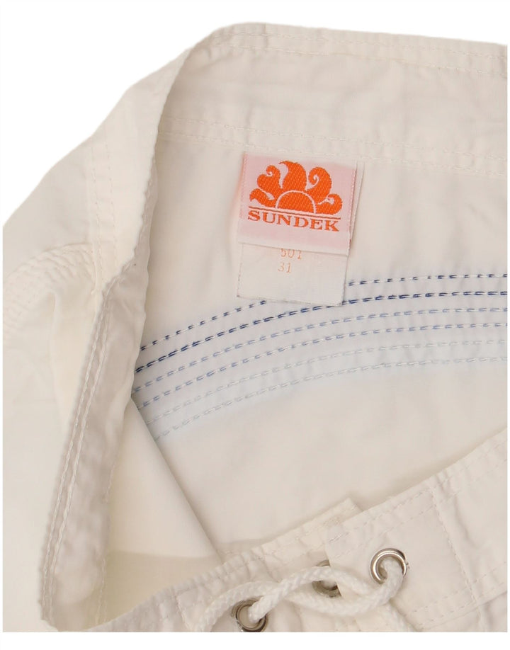 Ανδρικό σορτς κολύμβησης SUNDEK σε μεσαίο λευκό ριγέ νάιλον