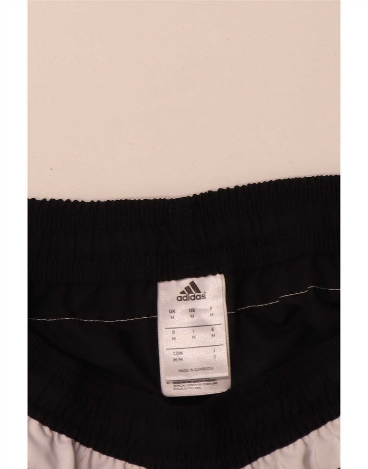 Ανδρικό αθλητικό σορτς Adidas από μεσαίο μαύρο ριγέ πολυεστέρα