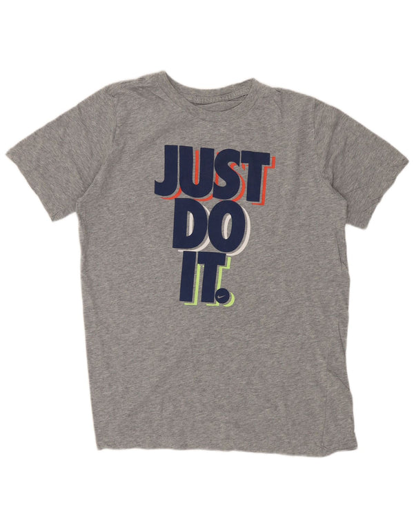 Μπλουζάκι Nike Boys Graphic T-shirt 13-14 ετών XL γκρι βαμβακερό