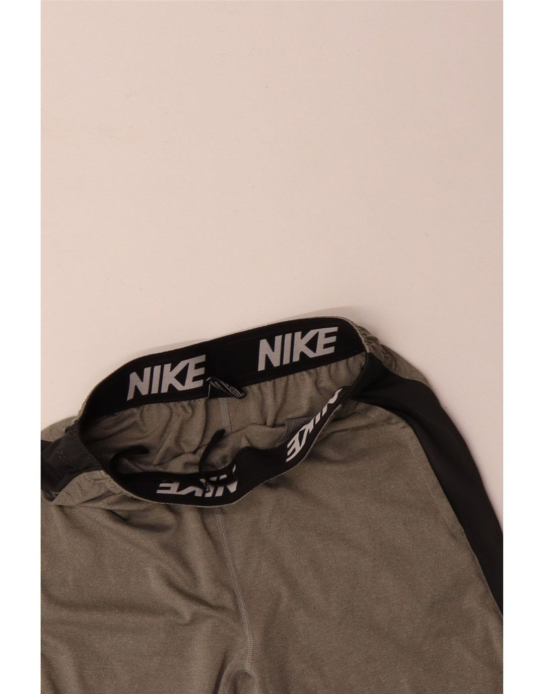 Αθλητικά σορτς NIKE Boys Dri Fit 12-13 ετών Μεγάλο γκρι χρώμα