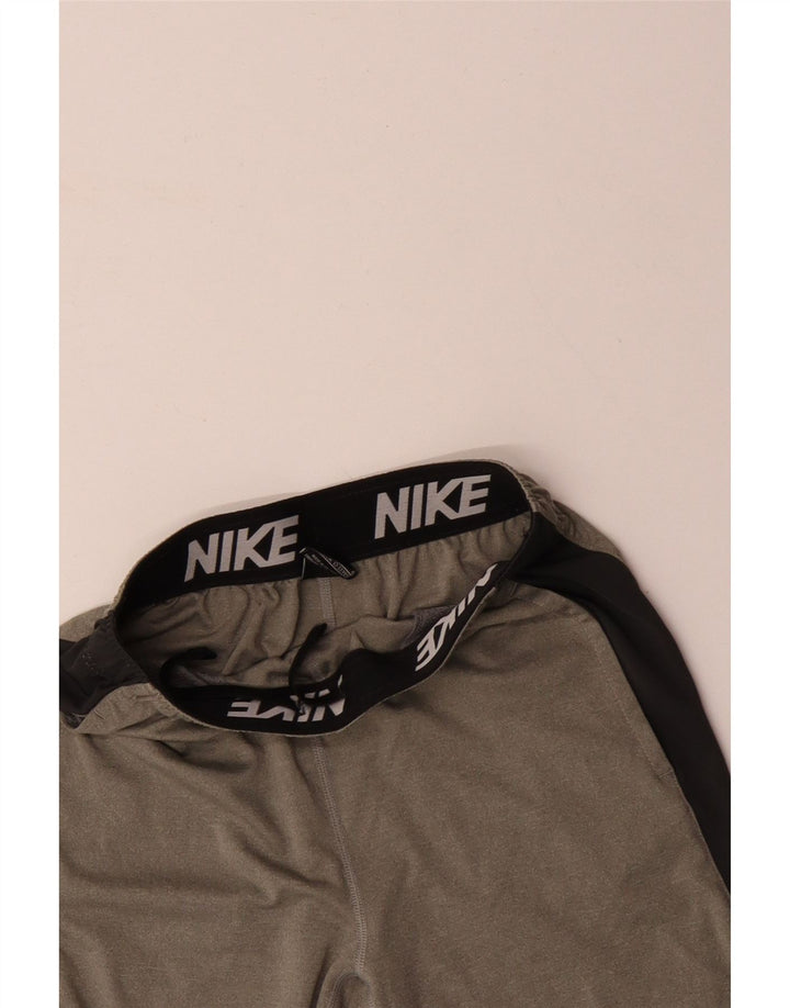 Αθλητικά σορτς NIKE Boys Dri Fit 12-13 ετών Μεγάλο γκρι χρώμα