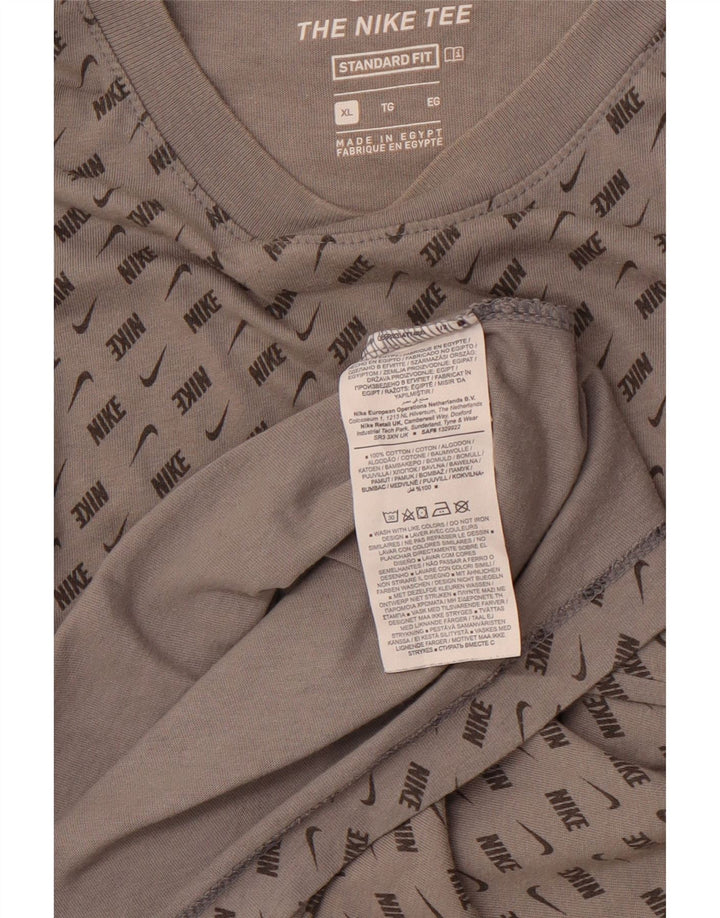 Ανδρικό γραφικό μπλουζάκι NIKE Standard Fit Top XL Γκρι χρώματος βαμβακερό