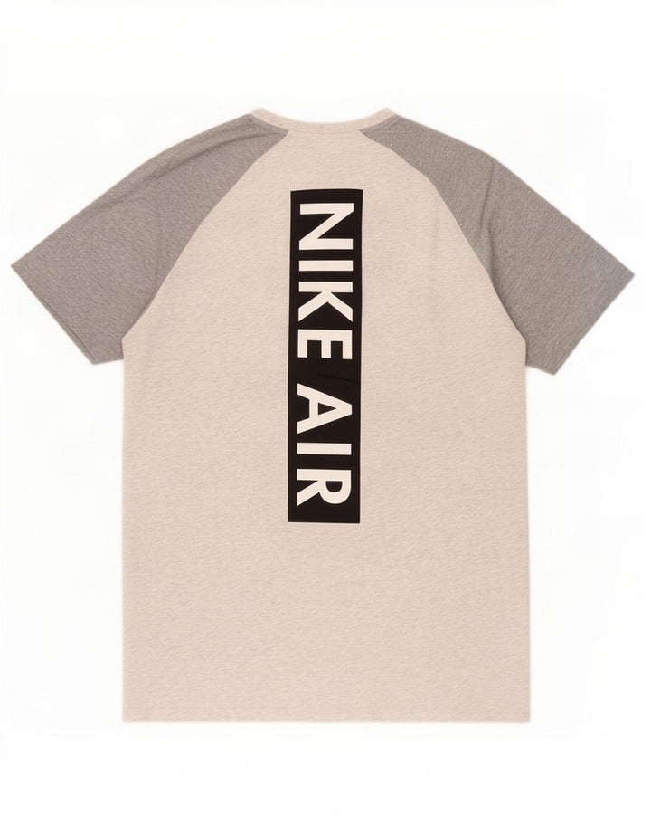 Ανδρικό γραφικό μπλουζάκι Nike με φόρμα μεσαίου γκρι χρώματος