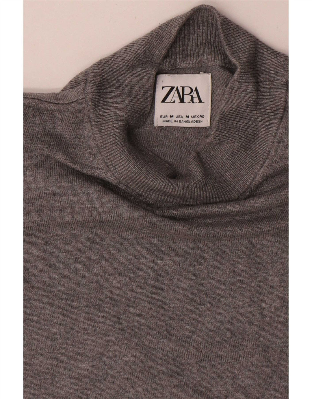 Ανδρικό κοντομάνικο Zara πουλόβερ με λαιμόκοψη με λαιμόκοψη σε μεσαίο γκρι βισκόζη