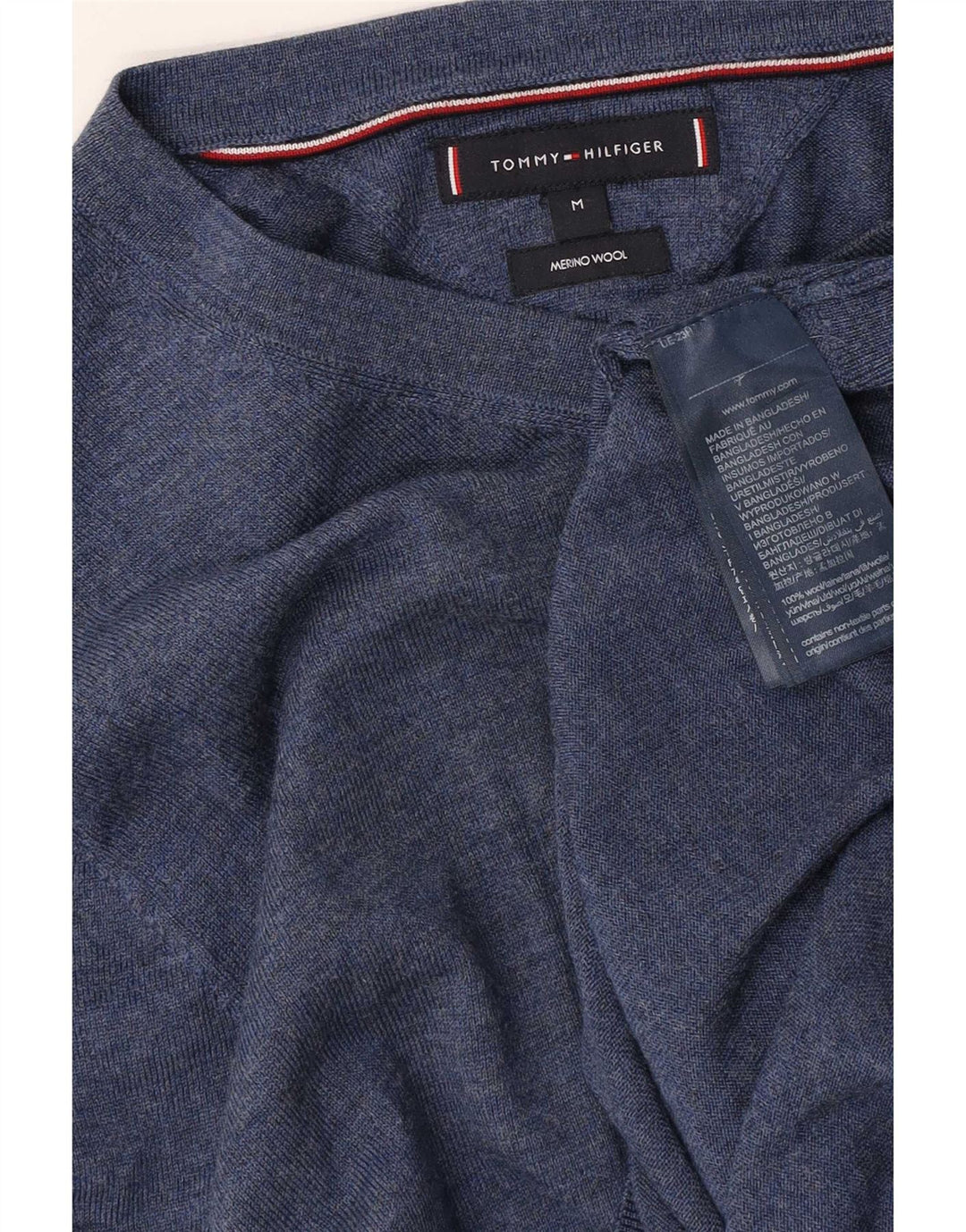 Ανδρικό πουλόβερ Tommy Hilfiger με V λαιμόκοψη, μεσαίο μπλε μαλλί μερινό