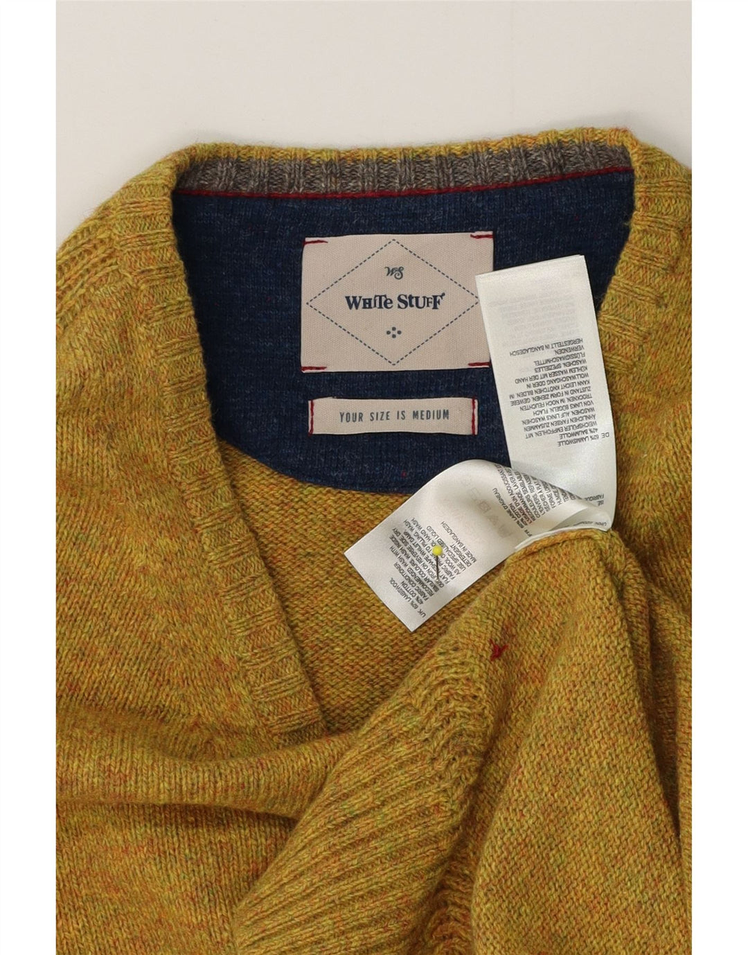 White Stuff Ανδρικό πουλόβερ με λαιμόκοψη σε μεσαίο κίτρινο μαλλί αρνιού