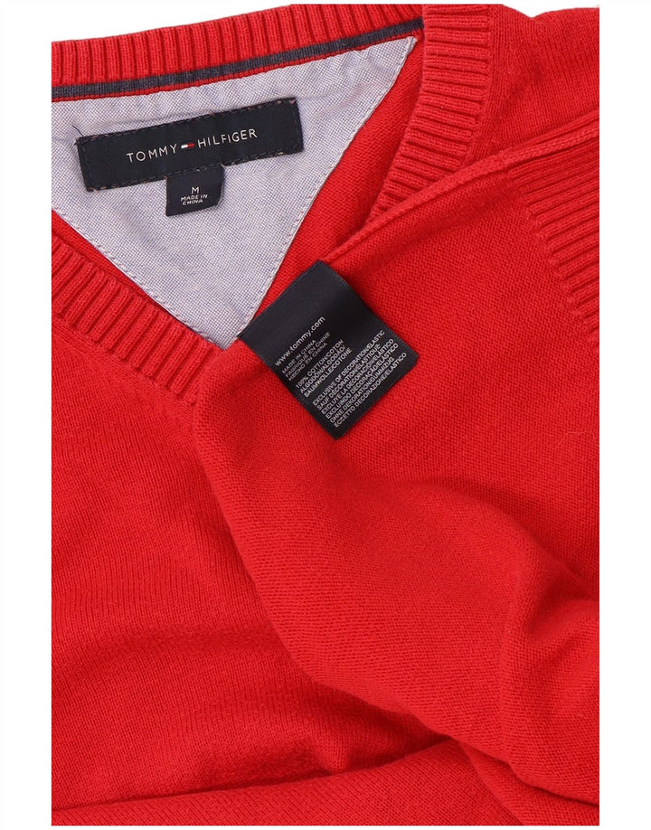 Ανδρικό πουλόβερ Tommy Hilfiger με V λαιμόκοψη, μεσαίο κόκκινο βαμβακερό