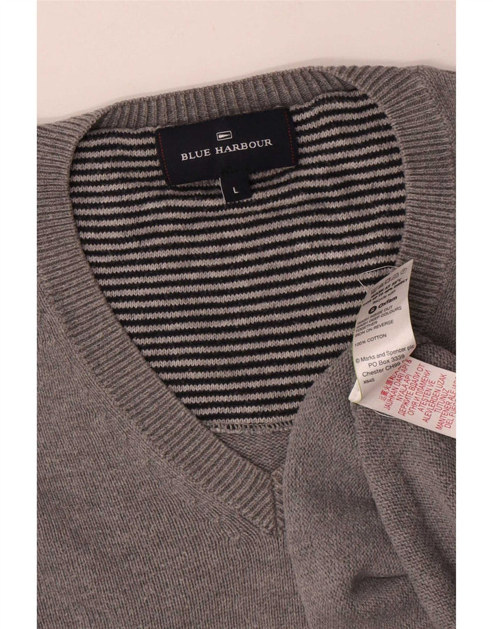 Ανδρικό πουλόβερ Marks & Spencer Blue Harbor με λαιμόκοψη με λαιμόκοψη σε μεγάλο γκρι βαμβάκι