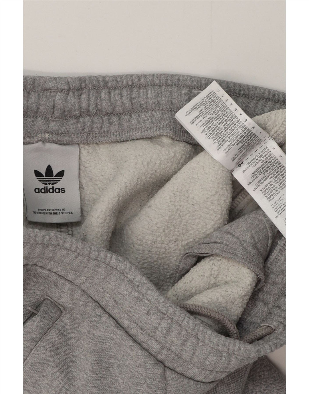 Ανδρικό αθλητικό σορτς ADIDAS από βαμβακερό μικρό γκρι φλύκταινα