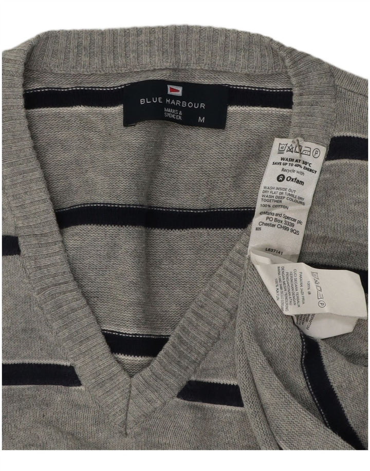 Ανδρικό πουλόβερ Marks & Spencer Blue Harbor με λαιμόκοψη με λαιμόκοψη σε μεσαίο γκρι ριγέ