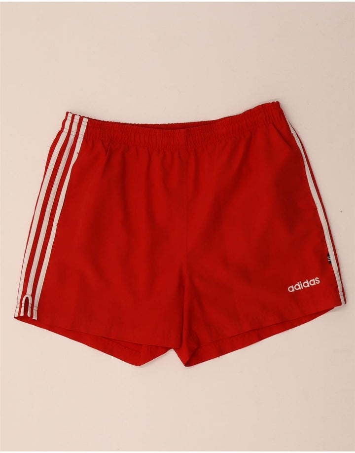 Ανδρικό αθλητικό σορτς Adidas με μεσαίο κόκκινο ριγέ πολυεστέρα
