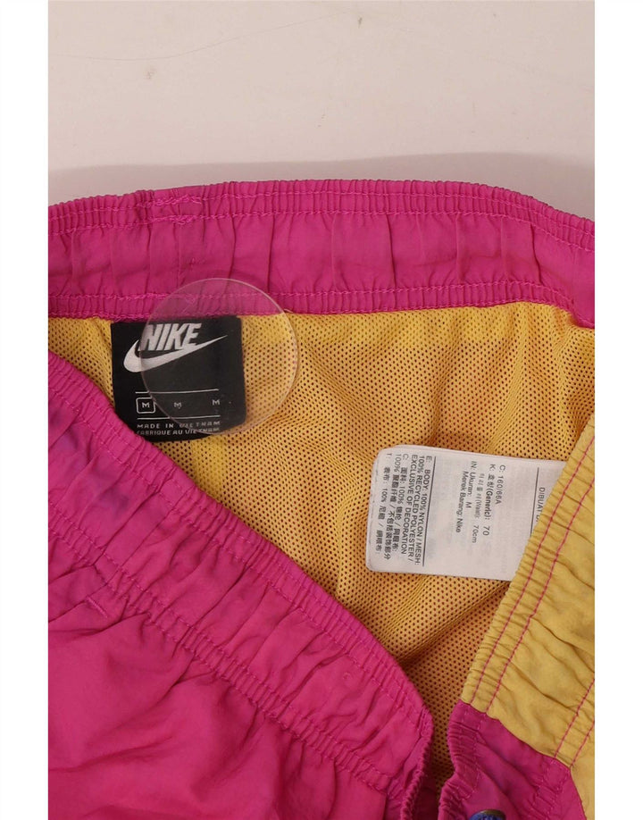 Ανδρικό αθλητικό σορτς Nike σε μεσαίο ροζ χρώμα, νάιλον
