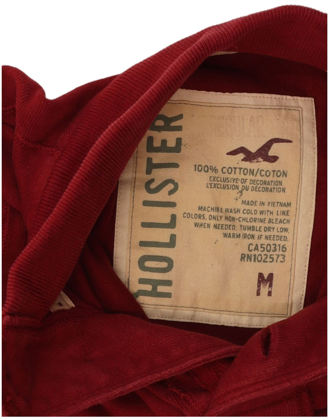 Ανδρικό φούτερ Hollister με γραφικό λαιμό με κουμπιά, μεσαίο κόκκινο βαμβακερό