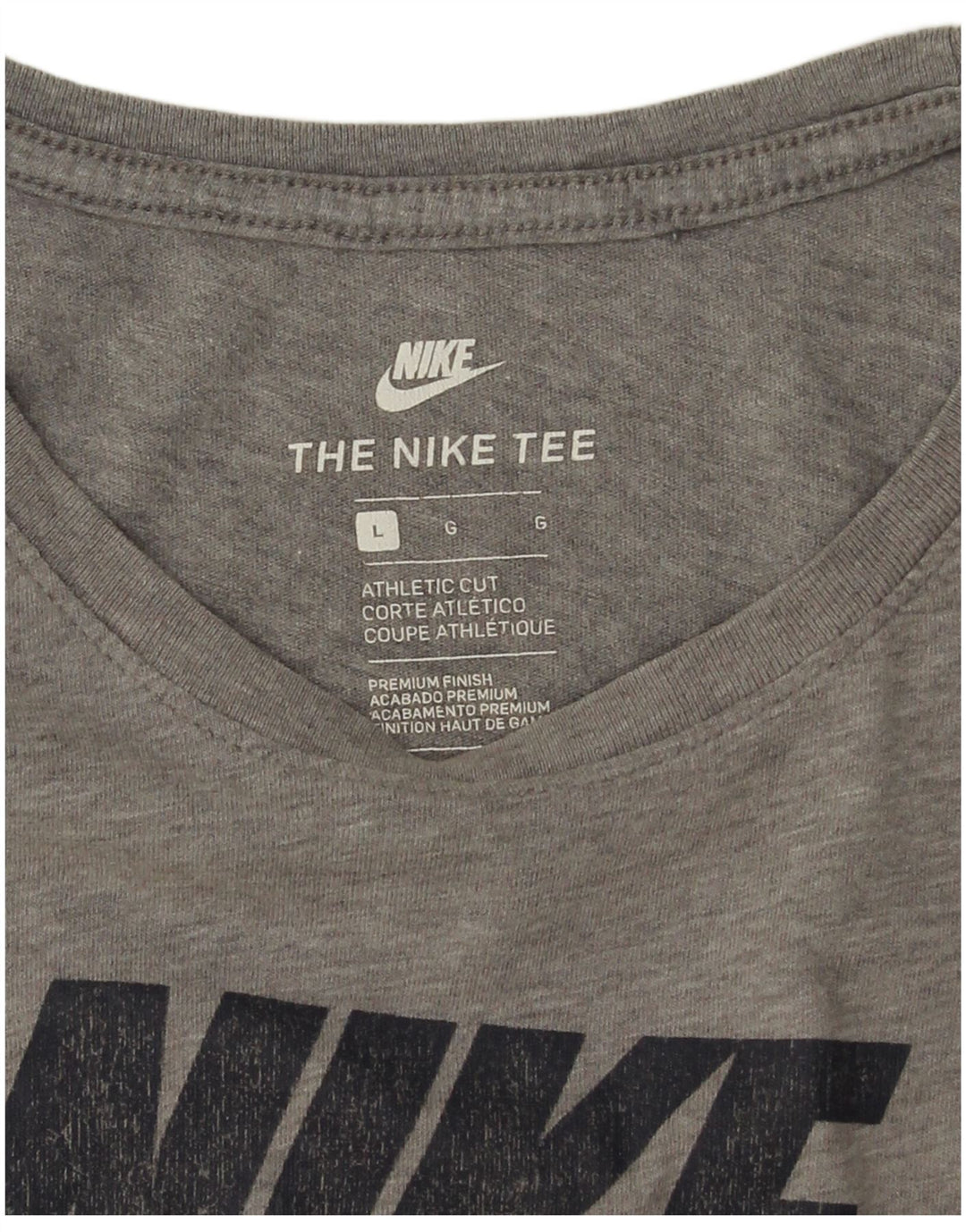 Ανδρικό μπλουζάκι Nike με γραφικό αθλητικό κόψιμο στο επάνω μέρος με μεγάλο γκρι χρώμα