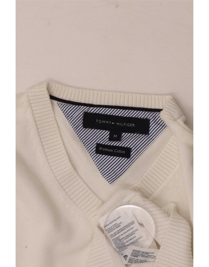 Ανδρικό πουλόβερ Tommy Hilfiger με V λαιμόκοψη, μεσαίο λευκό βαμβακερό