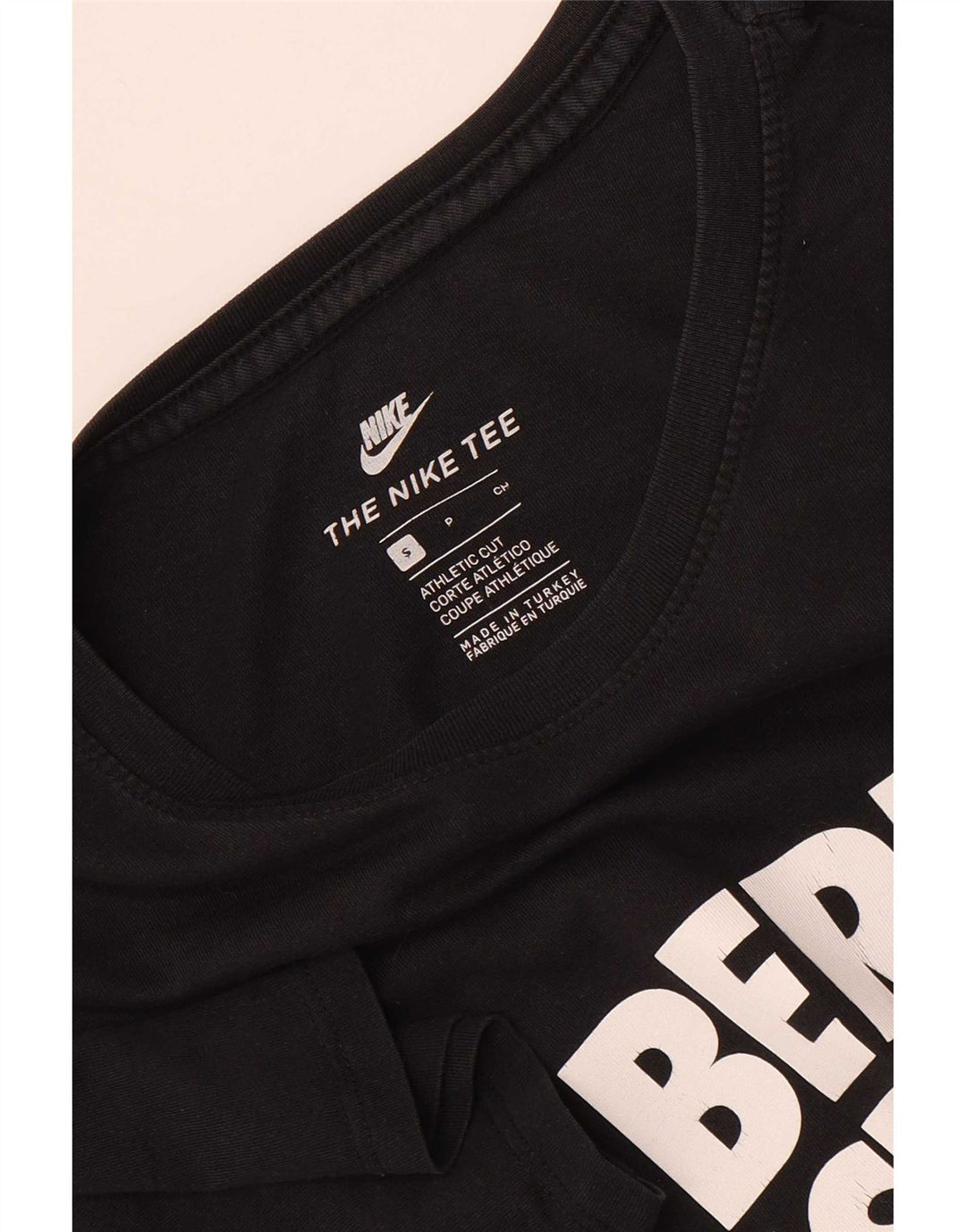 Ανδρικό γραφικό μπλουζάκι Nike σε μαύρο χρώμα