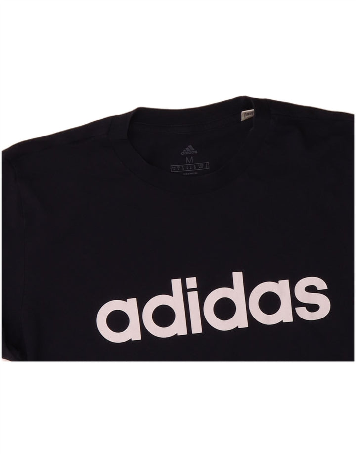 Ανδρικό γραφικό μπλουζάκι ADIDAS Top μεσαίο ναυτικό μπλε βαμβακερό