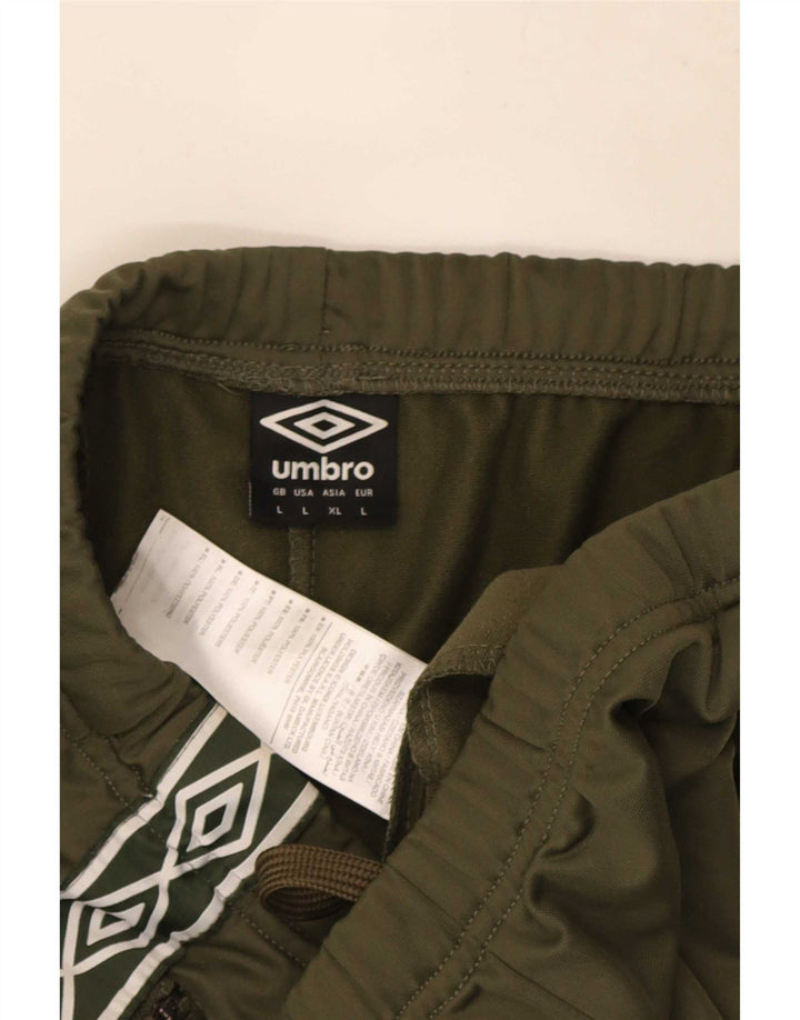 Ανδρικό γραφικό αθλητικό σορτς Umbro μεγάλο χακί πολυεστέρα