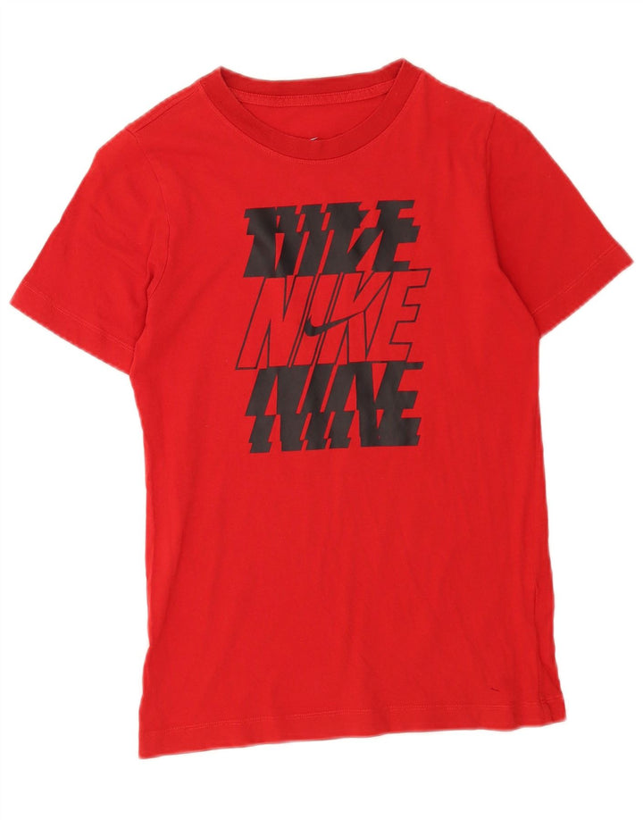 Μπλουζάκι Nike Boys Standard Fit Graphic T-Shirt 10-11 ετών Μεσαίο κόκκινο