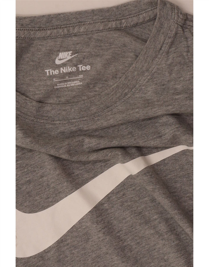 Ανδρικό μπλουζάκι Nike με γραφικό μπλουζάκι με μικρό γκρι χρώμα