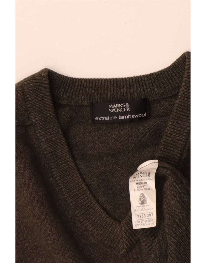 Ανδρικό πουλόβερ Marks & Spencer με λαιμόκοψη με λαιμόκοψη σε μεσαίο πράσινο μαλλί αρνιού