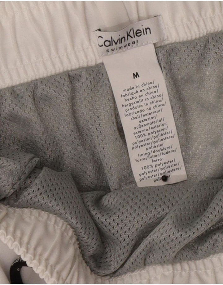 Γραφικό ανδρικό σορτς κολύμβησης Calvin Klein σε μεσαίο λευκό χρώμα