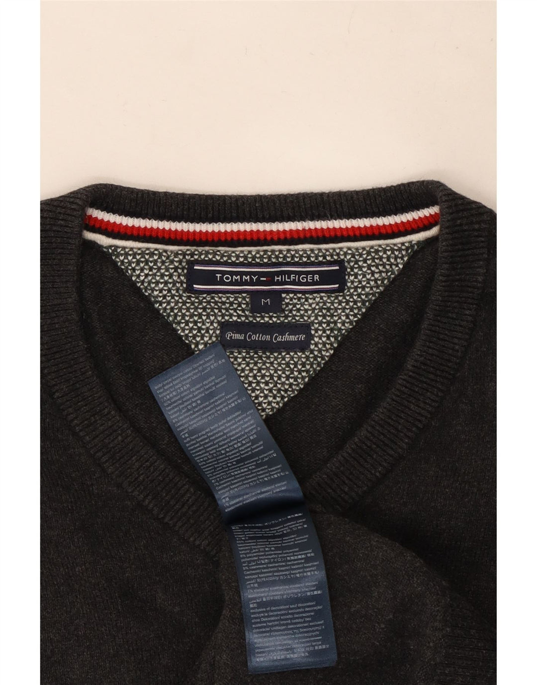 Ανδρικό πουλόβερ Tommy Hilfiger με V λαιμόκοψη, μεσαίο βαμβακερό γκρι