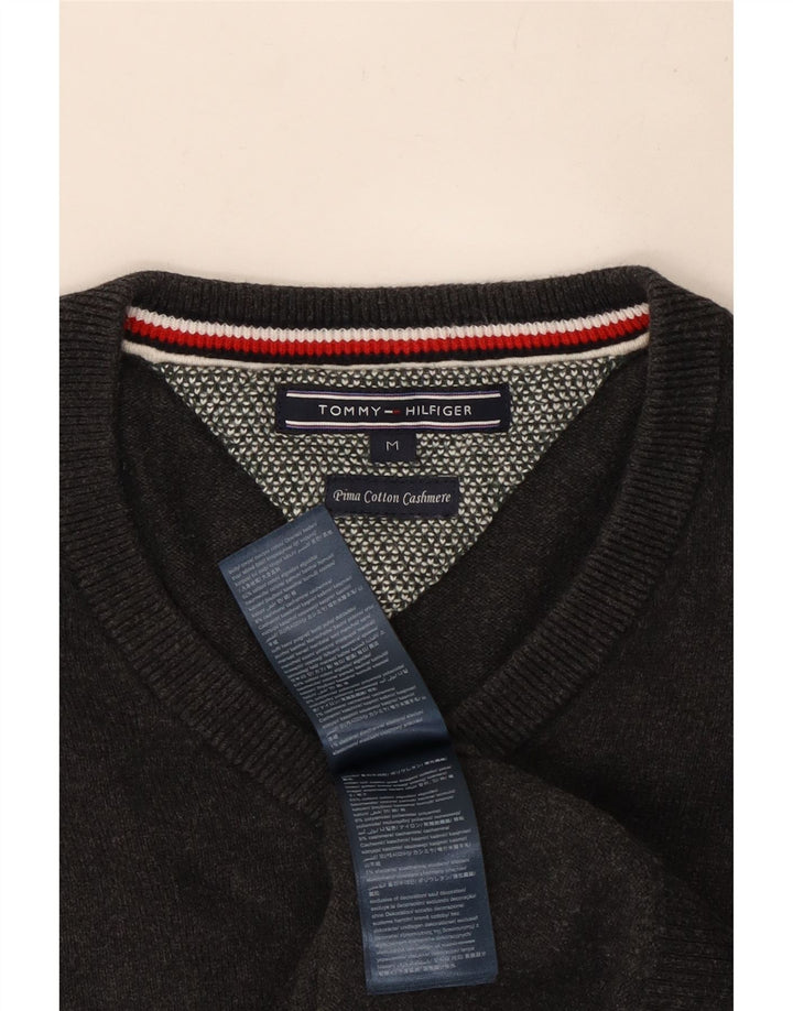 Ανδρικό πουλόβερ Tommy Hilfiger με V λαιμόκοψη, μεσαίο βαμβακερό γκρι