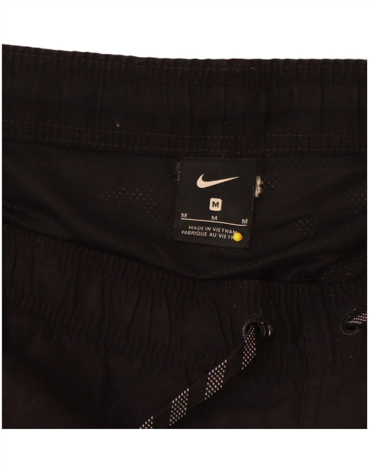 Ανδρικό αθλητικό σορτς Nike σε μεσαίο μαύρο χρώμα από πολυεστέρα