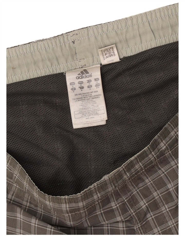 Ανδρικό σορτς κολύμβησης Adidas από μεσαίο γκρι τσεκ πολυεστέρα