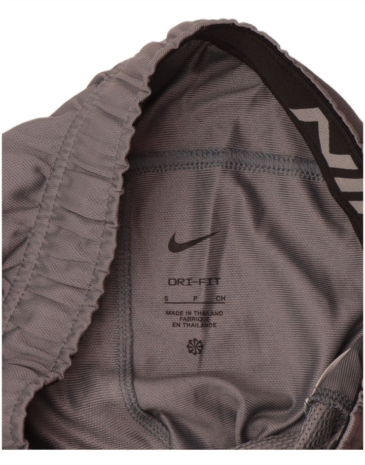 Ανδρικό αθλητικό σορτς Nike Dri Fit από μικρό γκρι πολυεστέρα